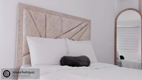    online show from October 20, 2025, 9:15 pm