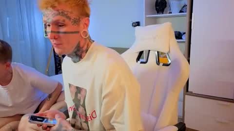 Snapshot of c10h15on chatting on January 16, 2026, 2:43 pm c10h15on online show from January 16, 2026, 2:43 pm