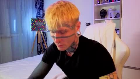 Snapshot of c10h15on chatting on January 17, 2026, 2:33 pm c10h15on online show from January 17, 2026, 2:33 pm