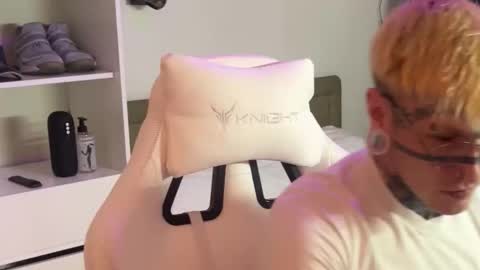 Snapshot of c10h15on chatting on January 19, 2026, 9:13 am c10h15on online show from January 19, 2026, 9:13 am