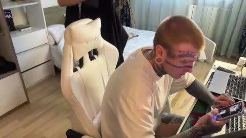 Snapshot of c10h15on chatting on February 3, 2026, 9:14 am c10h15on online show from February 3, 2026, 9:14 am