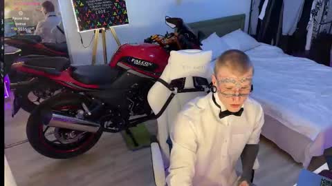 Snapshot of c10h15on chatting on February 26, 2026, 4:28 pm c10h15on online show from February 26, 2026, 4:28 pm