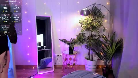 Snapshot of c_moonie_ chatting on February 17, 2026, 8:59 pm Polly online show from February 17, 2026, 8:59 pm