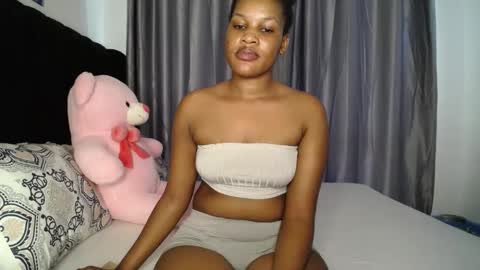 Snapshot of cadercey_kimmy01 chatting on February 16, 2025, 12:32 pm EVA online show from February 16, 2025, 12:32 pm