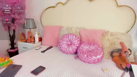 Cahitlin  online show from September 15, 2025, 5:40 am