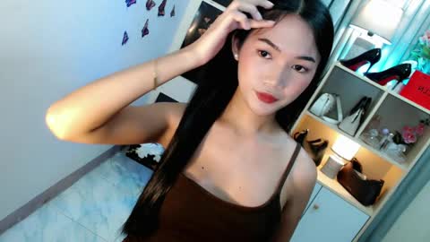 Snapshot of caitlin_x chatting on May 4, 2026, 8:16 pm caitlin online show from May 4, 2026, 8:16 pm