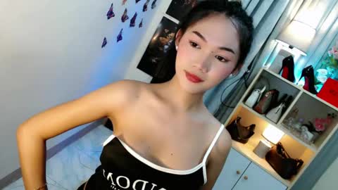 Snapshot of caitlin_x chatting on May 18, 2026, 11:21 pm caitlin online show from May 18, 2026, 11:21 pm