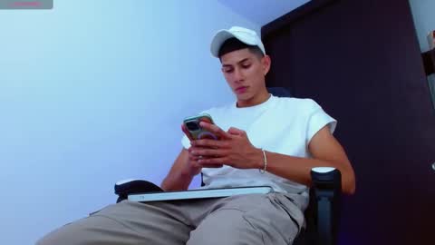 Valerio  online show from February 13, 2025, 7:52 pm