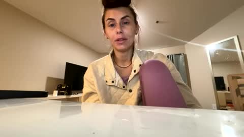 Snapshot of calicambri chatting on March 26, 2026, 1:28 pm The Cali Cambri online show from March 26, 2026, 1:28 pm