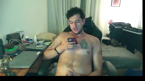 calientecalientee online show from August 2, 2026, 10:52 pm