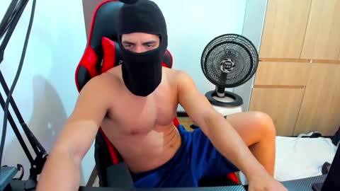 calihotcaliente27 online show from December 7, 2024, 7:32 pm