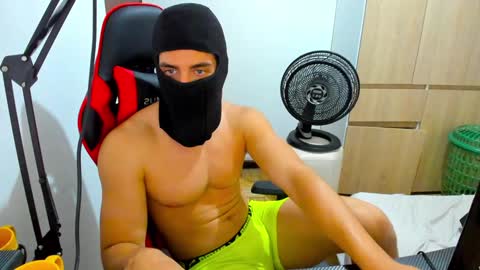 calihotcaliente27 online show from December 9, 2024, 1:13 pm