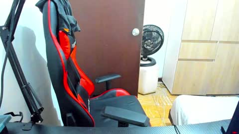 calihotcaliente27 online show from January 20, 2025, 1:11 pm