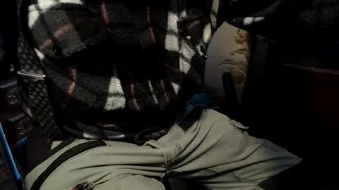 calinou17310878664 online show from April 1, 2026, 3:20 pm