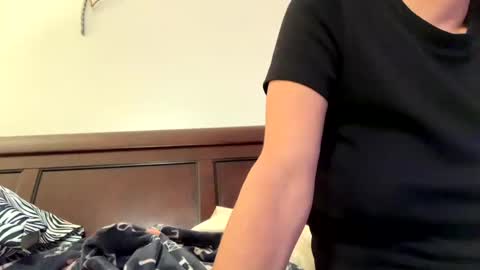 Snapshot of calishop1 chatting on October 17, 2025, 3:20 am calishop1 online show from October 17, 2025, 3:20 am