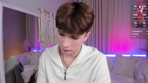 Snapshot of call__me_leo chatting on December 6, 2024, 5:44 pm Call me Leo online show from December 6, 2024, 5:44 pm