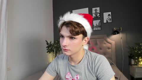 Snapshot of call__me_leo chatting on December 19, 2024, 12:34 am Call me Leo online show from December 19, 2024, 12:34 am