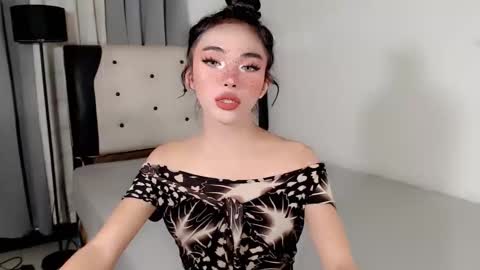 call_me_nina online show from May 17, 2026, 3:52 pm