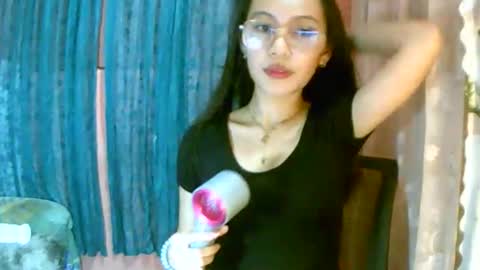 Snapshot of calla_freya chatting on October 15, 2025, 5:18 am Freya online show from October 15, 2025, 5:18 am