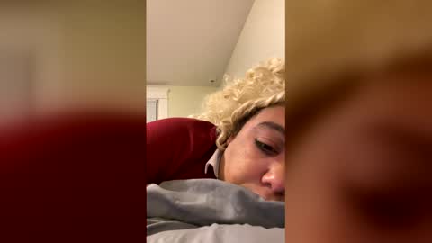 Snapshot of cals9x chatting on December 22, 2025, 1:35 am camzxoxox online show from December 22, 2025, 1:35 am