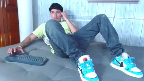 calvin913 online show from November 11, 2025, 10:54 pm