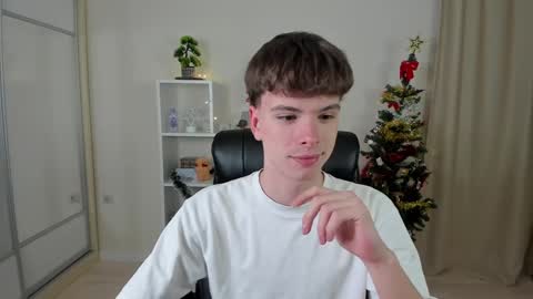 Hey I am Calvin  online show from December 18, 2024, 7:08 pm