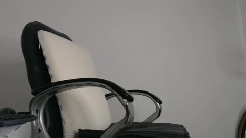 calvinhotlatino online show from December 14, 2024, 11:23 pm