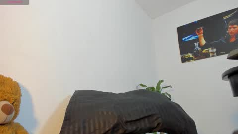 luxxx online show from December 14, 2025, 3:17 pm