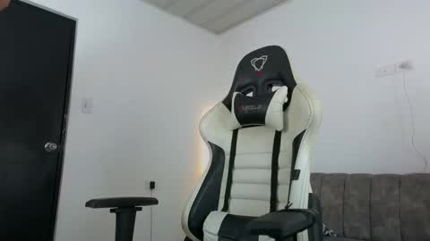 cam_xman online show from March 19, 2026, 8:24 pm