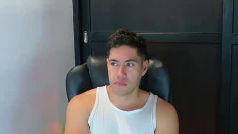 Snapshot of camara110 chatting on October 14, 2025, 12:44 am camara110 online show from October 14, 2025, 12:44 am