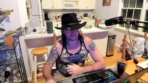 camarant online show from October 7, 2025, 11:57 pm