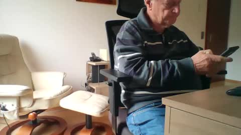 camcologne online show from November 26, 2025, 10:16 am