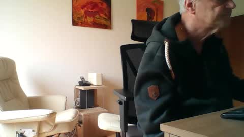 camcologne online show from March 13, 2026, 8:54 am