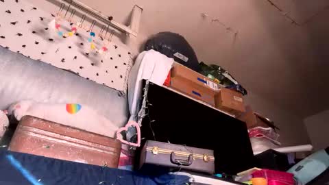 Snapshot of camdenwest chatting on October 23, 2025, 3:55 pm Camden online show from October 23, 2025, 3:55 pm