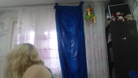 CamDiva1 online show from October 5, 2025, 11:52 am