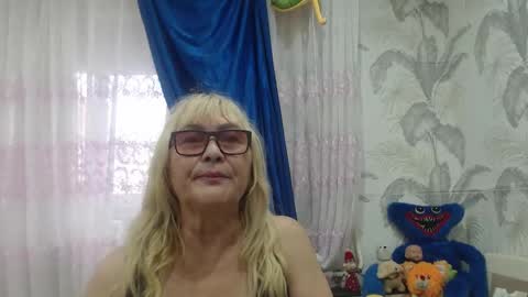 CamDiva1 online show from October 6, 2025, 11:51 am