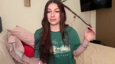 Snapshot of cami_calderon chatting on February 11, 2026, 7:19 pm Camila online show from February 11, 2026, 7:19 pm