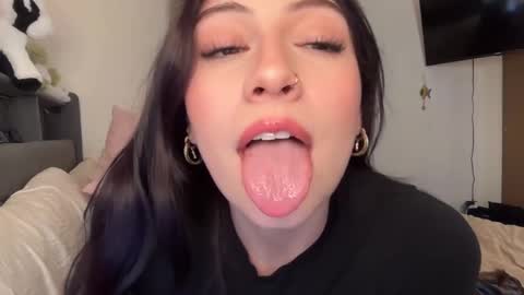 Snapshot of cami_calderon chatting on February 17, 2026, 8:26 pm Camila online show from February 17, 2026, 8:26 pm