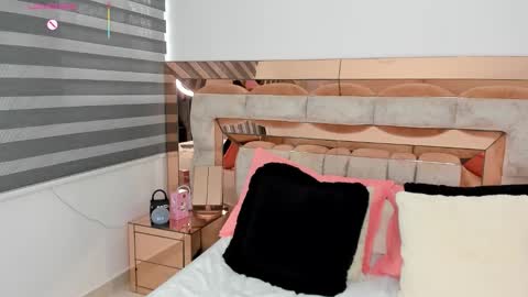 Snapshot of cami_lovers1 chatting on December 21, 2025, 9:33 pm camii online show from December 21, 2025, 9:33 pm