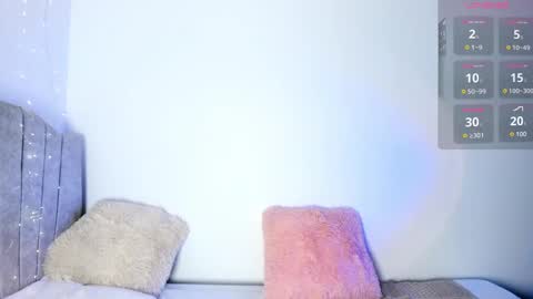 Snapshot of camii_sweett2 chatting on October 7, 2025, 8:17 pm camii_sweett2 online show from October 7, 2025, 8:17 pm