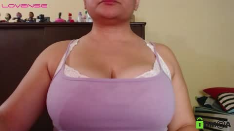 Snapshot of camiilahotxxx chatting on December 12, 2024, 9:04 pm Camila  online show from December 12, 2024, 9:04 pm