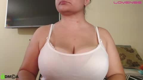 Snapshot of camiilahotxxx chatting on September 20, 2025, 12:44 am Camila  online show from September 20, 2025, 12:44 am