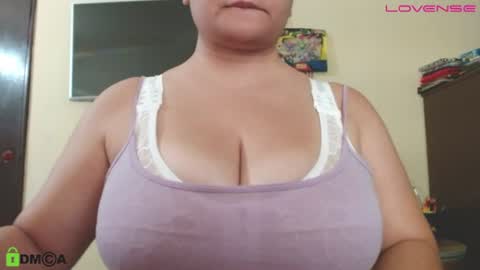 Snapshot of camiilahotxxx chatting on July 6, 2026, 12:40 am Camila online show from July 6, 2026, 12:40 am