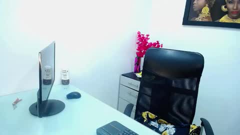 Snapshot of camiilareyes chatting on October 10, 2025, 9:47 pm CamiilaReyes online show from October 10, 2025, 9:47 pm