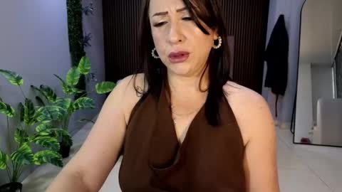 Snapshot of camil_milfdream chatting on February 6, 2026, 11:35 am Camil online show from February 6, 2026, 11:35 am