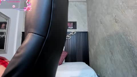 camila__bouzas online show from October 15, 2025, 9:59 pm