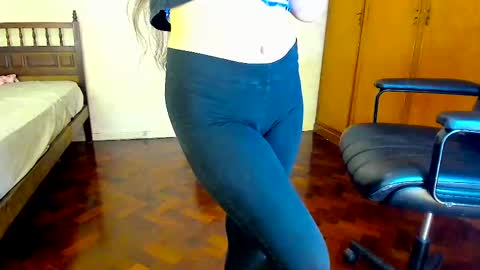 Snapshot of camila_berk chatting on February 13, 2025, 7:24 am Cami online show from February 13, 2025, 7:24 am