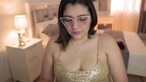 Camila buitrago online show from December 23, 2024, 2:50 pm