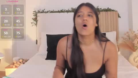 Snapshot of camila_bustamante_ chatting on January 14, 2026, 3:39 pm camila_bustamante_ online show from January 14, 2026, 3:39 pm