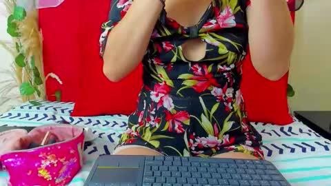 camila_collins7 online show from October 23, 2025, 12:37 pm